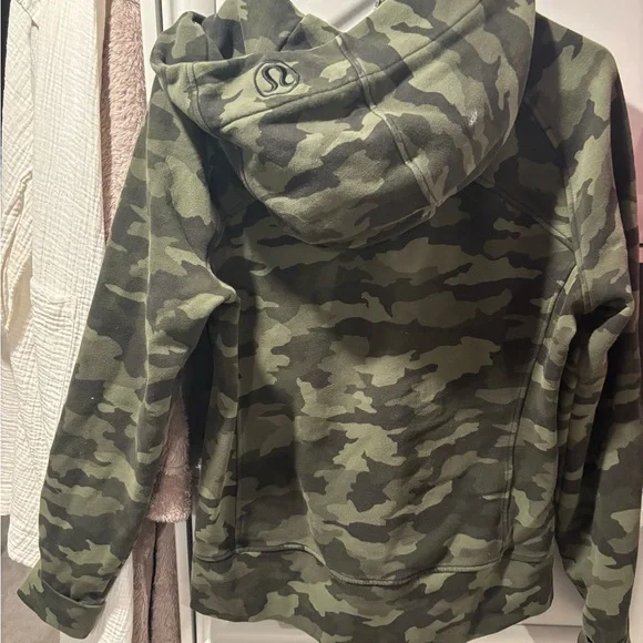 lululemon athletica camo scuba - Picture 3 of 4